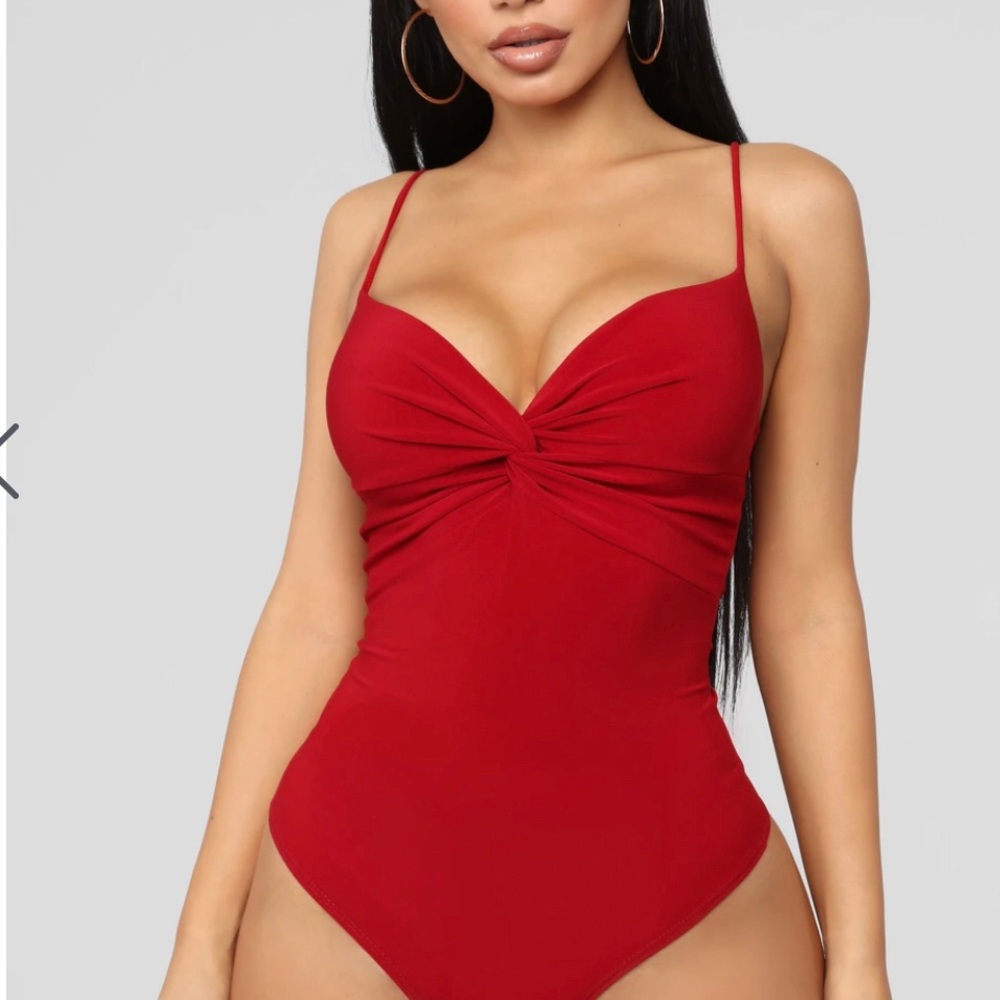 🌟 NEW FASHION NOVA BURGUNDY BODYSUIT